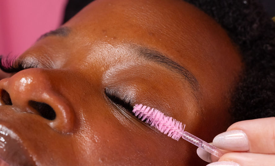 Unlocking the Secret to Luxurious Lashes: Si'Luxxe Beauty Bar's Conditioning Treatments