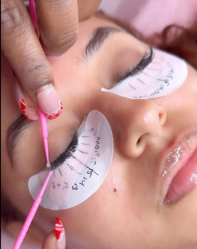 What to Do If You Experience a Reaction to Lash Extensions